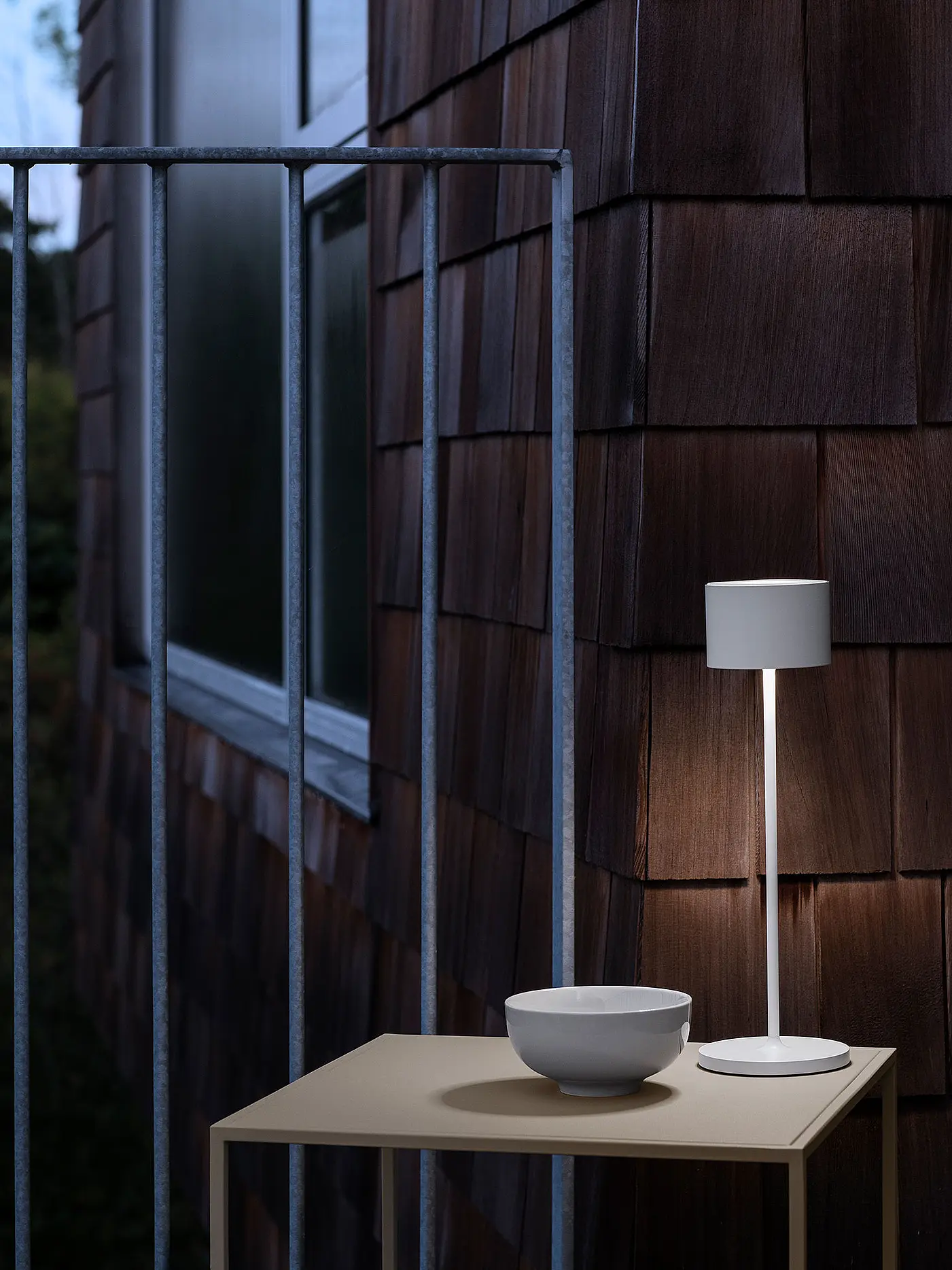 BLOMUS | Mobile LED Stehleuchte FAROL 33,5cm Burned Metal | weiss